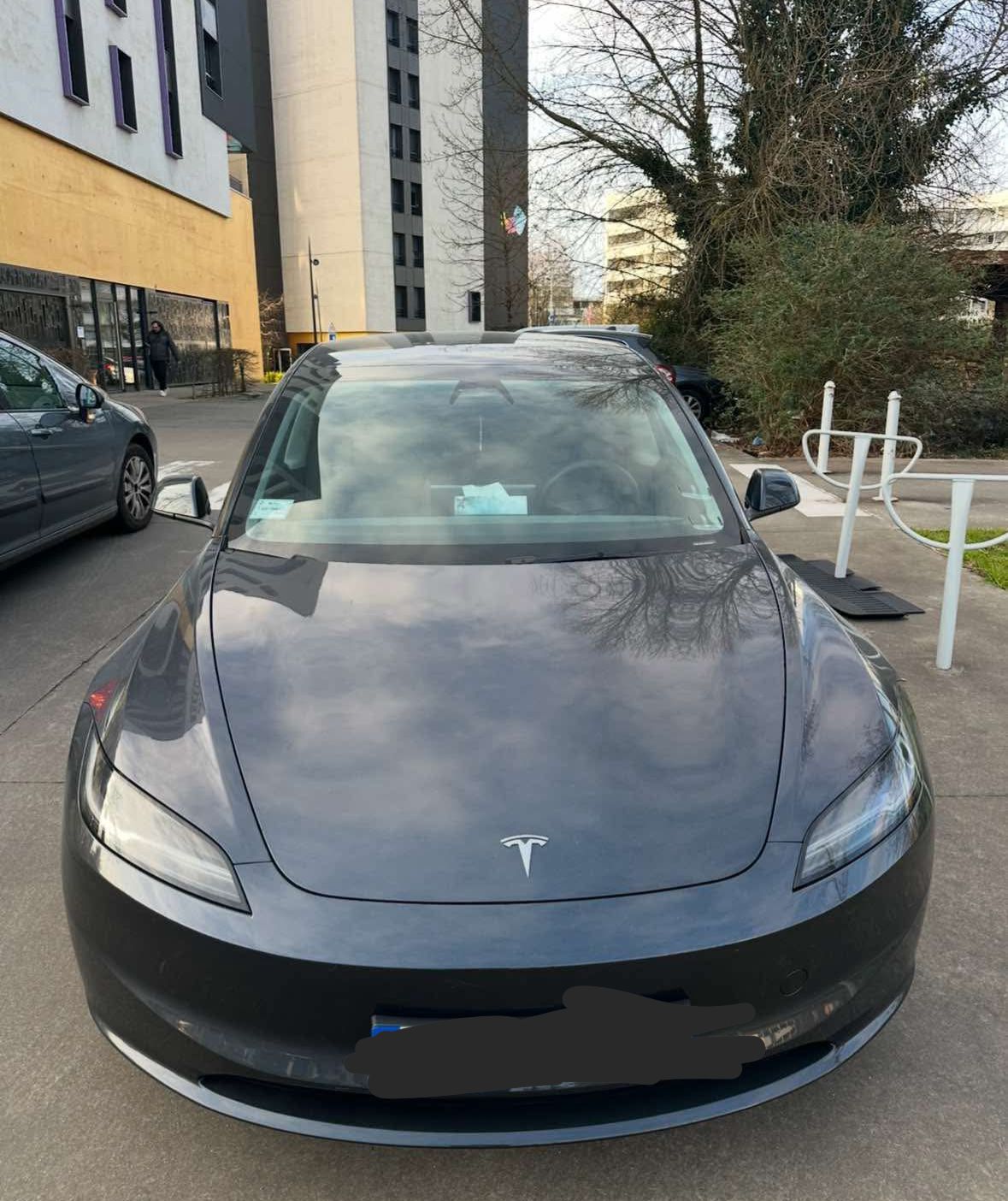 TESLA MODEL 3