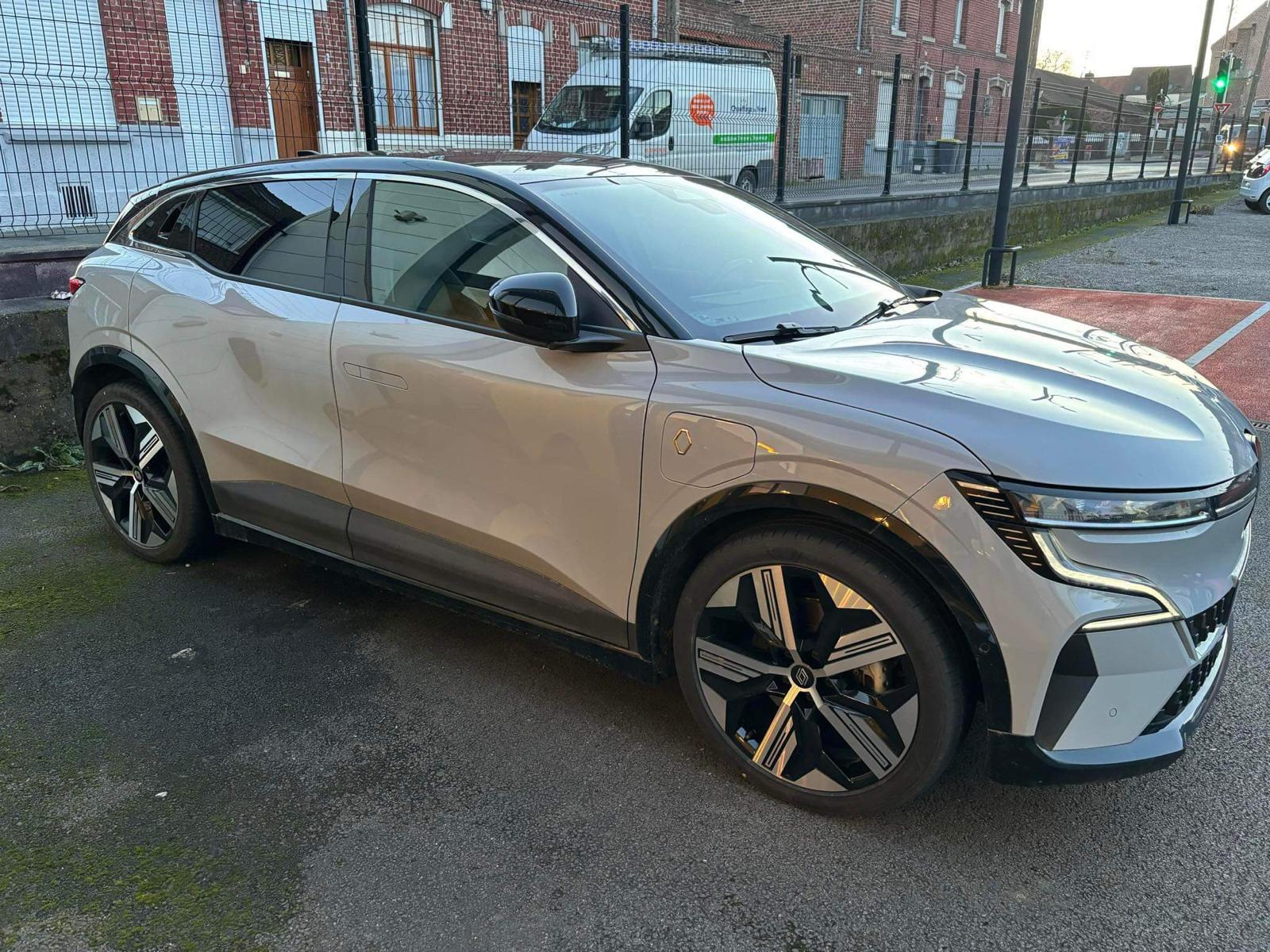 MÉGANE E-TECH ELECTRIC EV60 220CH SUPER CHARGE-FINITION ICONIC 